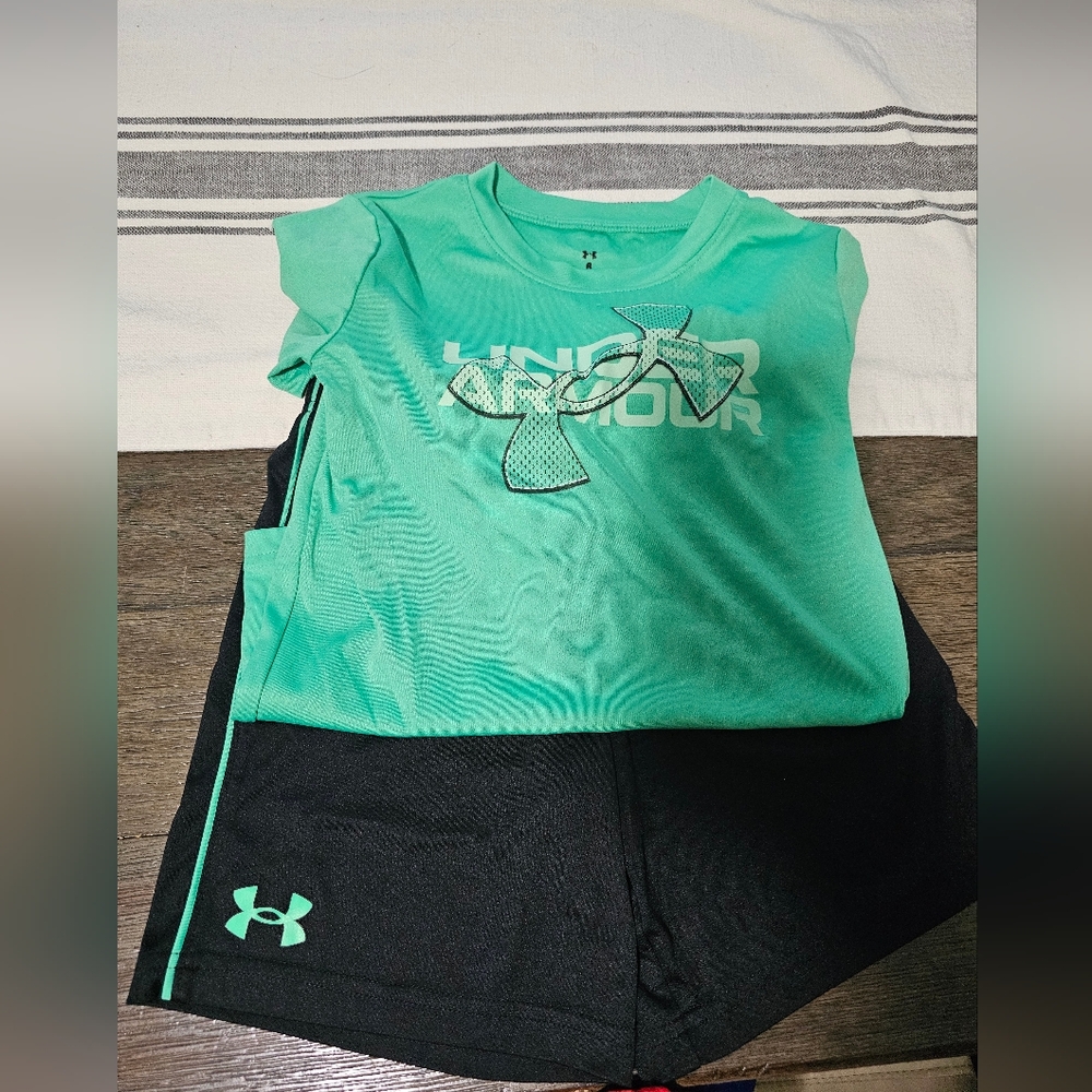 Under Armour Green Short Sleeve Tee Moisture-Wicking Athletic Wear